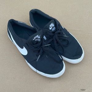 Nike shoes size 4 kids